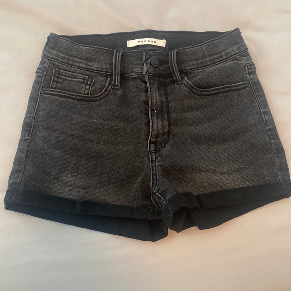 PacSun - size 24 - Black “The shortie “ shorts - Picture 1 of 3